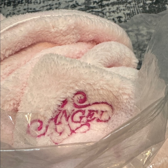 Victoria’s Secret bathrobe - Picture 2 of 3